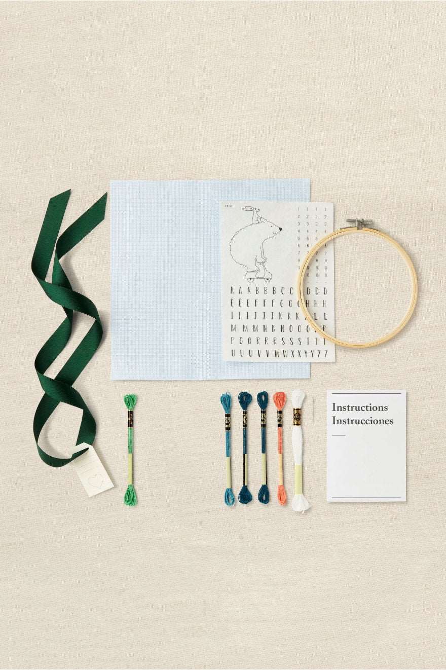 DMC 踏滑板的白熊刺繡材料包 TB182