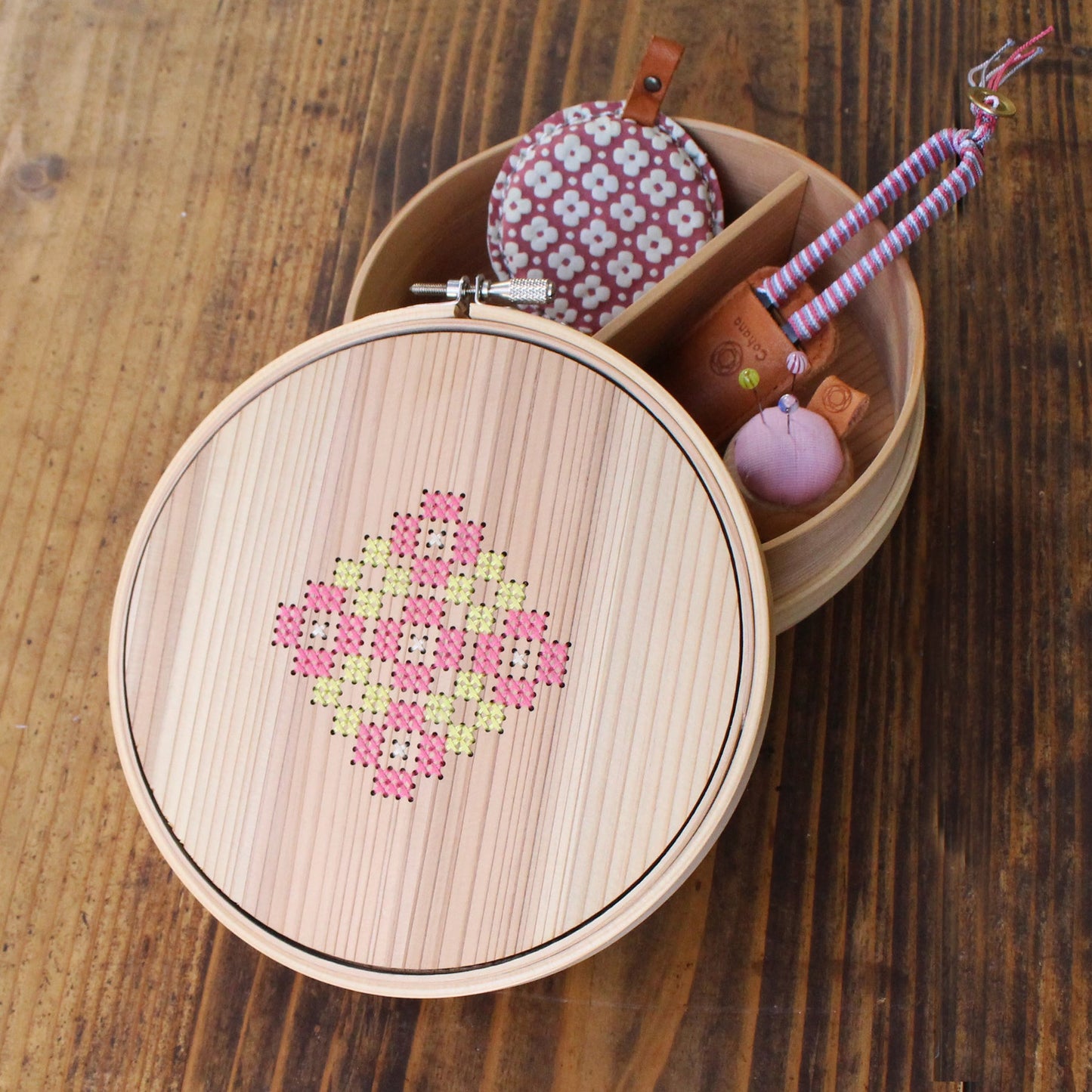 [預購優惠] Cohana 縫紉工具 圓刺繡箱 (只有箱子) [日本制]